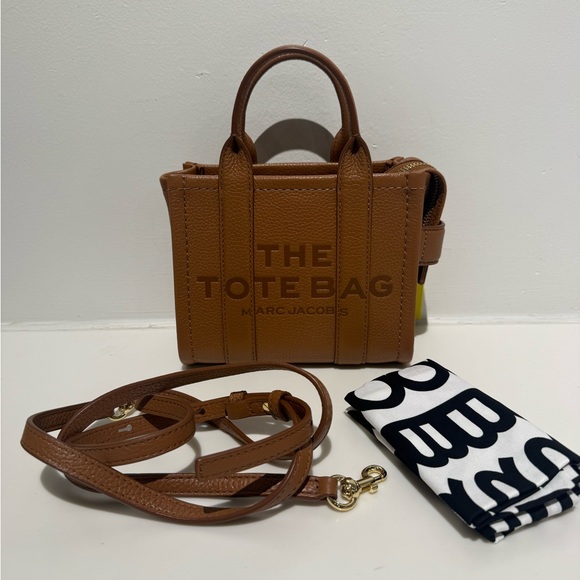 NWT Marc Jacobs The Tote Bag crossbody argan oil - Picture 3 of 5